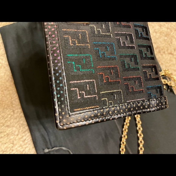 Fendi logo wallet on chain woc clutch skin and leather in black - Picture 2 of 8